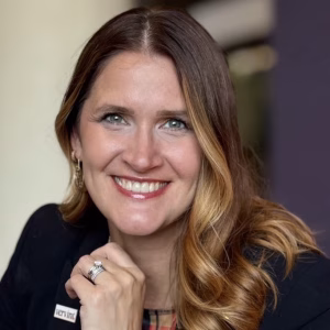 Stephanie Hogen Headshot